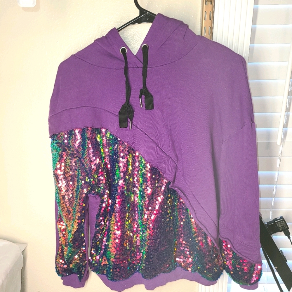 XL seqin hoodie